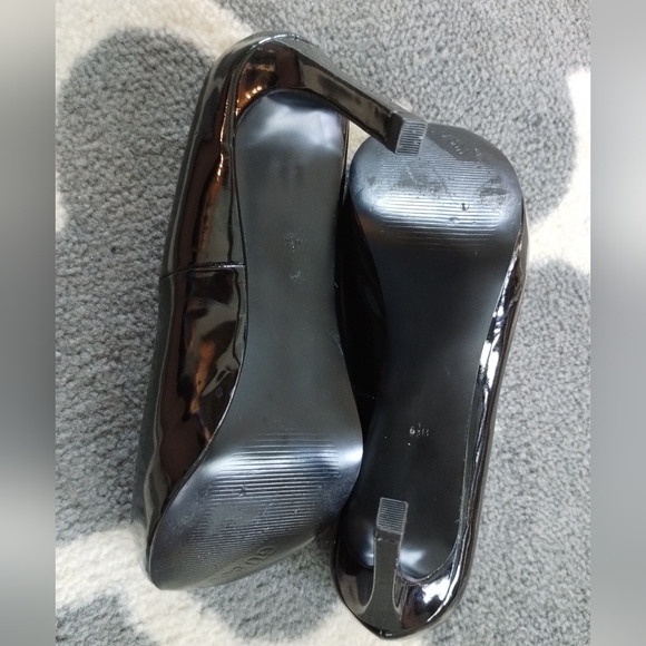 Guess Patent Look Peep Toe Stiletto Heels 👠 - Picture 10 of 12